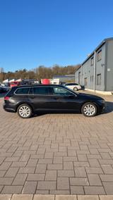 Volkswagen VW Passat Variant 2.0 TDI DSG LED KAMERA AHK 48T - Volkswagen Passat: Von Privat