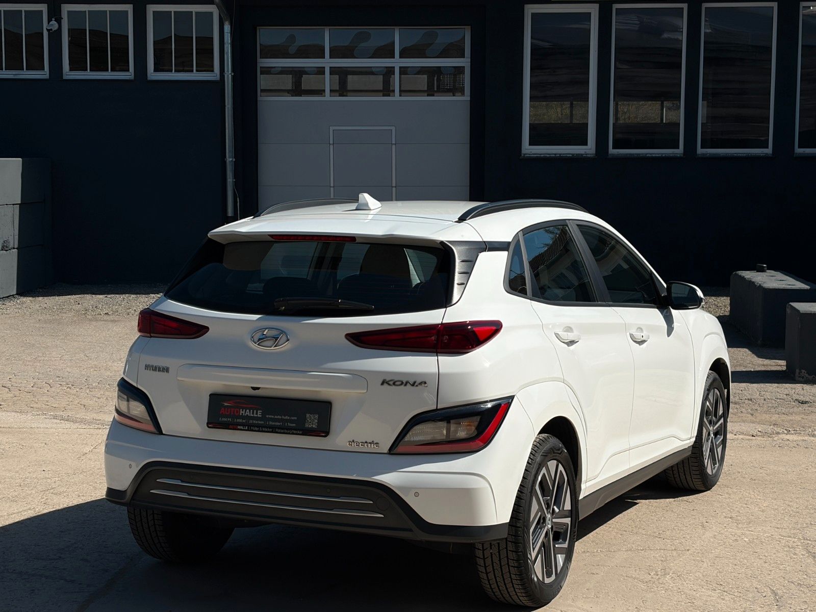 Fahrzeugabbildung Hyundai KONA E Select SHZ LHZ ACC LKA LFA Navi CarPlay