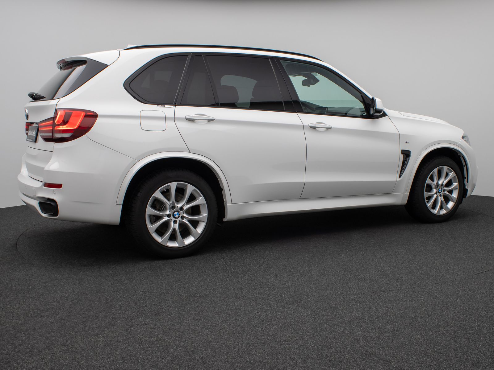 Fahrzeugabbildung BMW X5 xD40d M Sport HUD H/K SoftCL Komfort AHK Alar