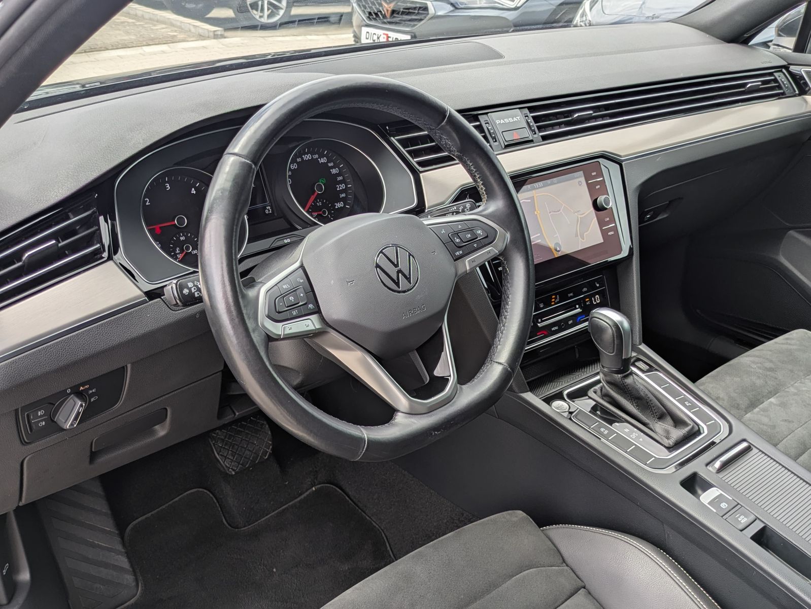 Fahrzeugabbildung Volkswagen Passat 2.0 TDI Elegance AHK*ACC*MATRIX*MASSAGE