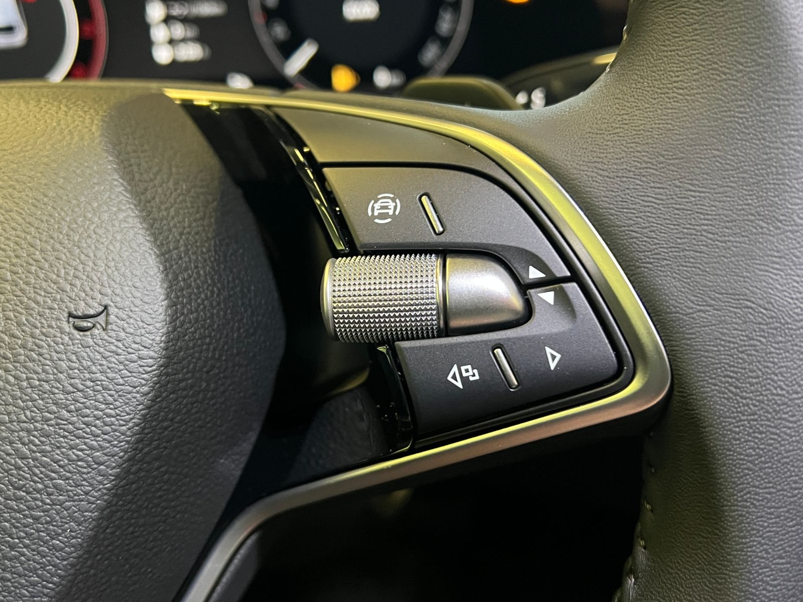 Fahrzeugabbildung SKODA Superb Combi Selection 1.5 TSI mHEV DSG *AHK, LE