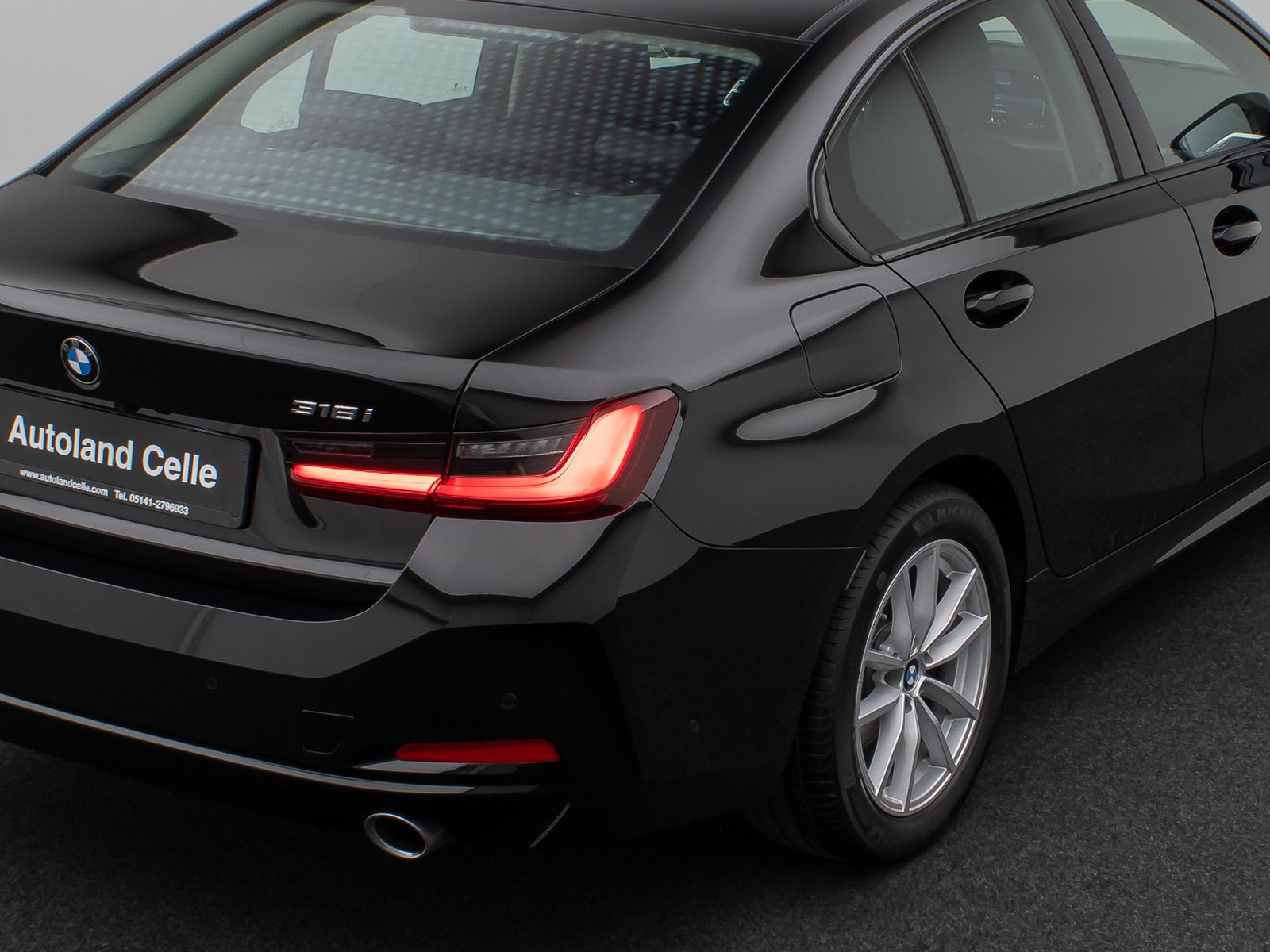 Fahrzeugabbildung BMW 318i Kamera Widscreen DAB Alarm Sportlenkrad LED