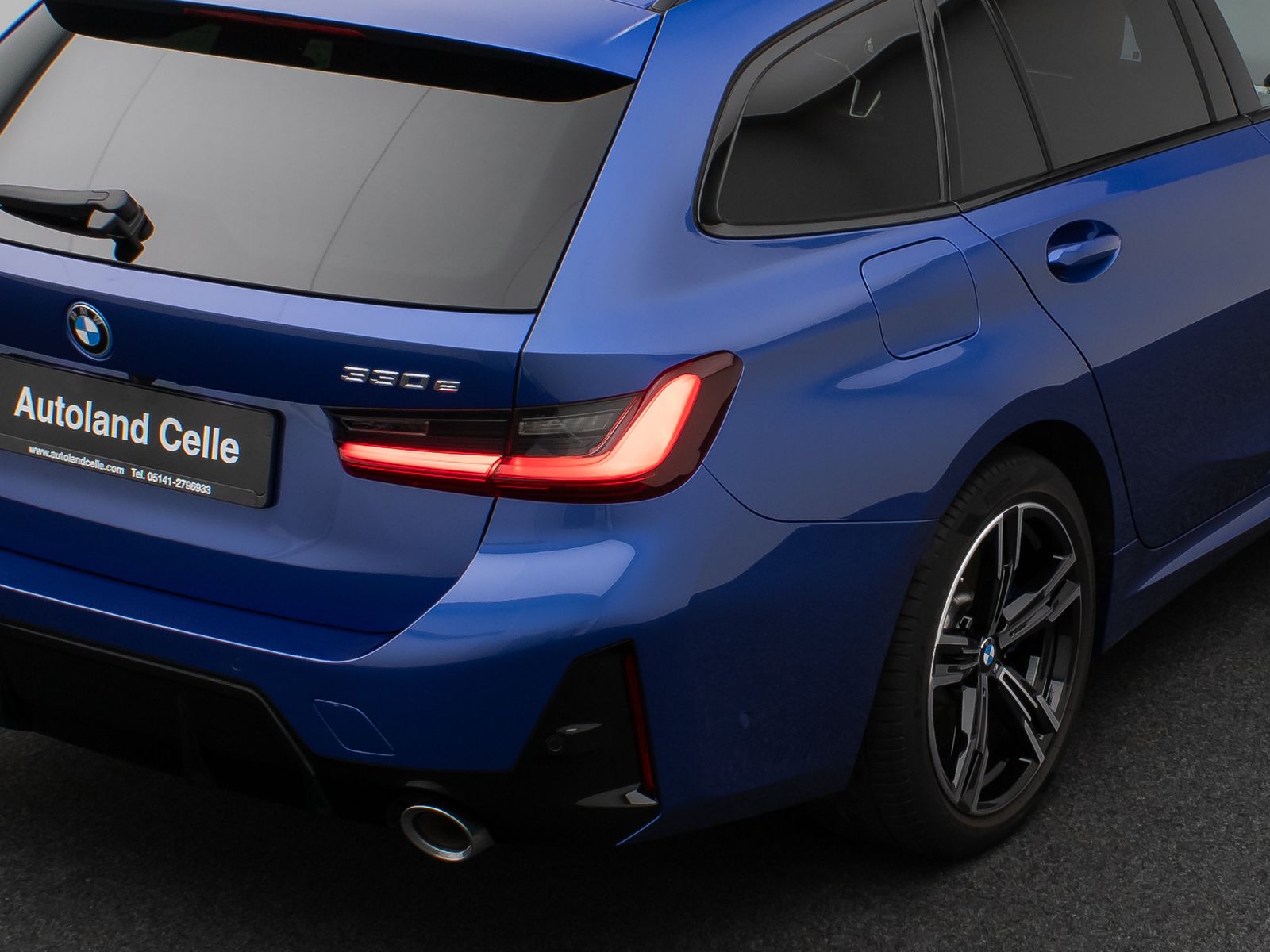 Fahrzeugabbildung BMW 330e M Sport Panorama 360°HUD HiFi AHK Komfort