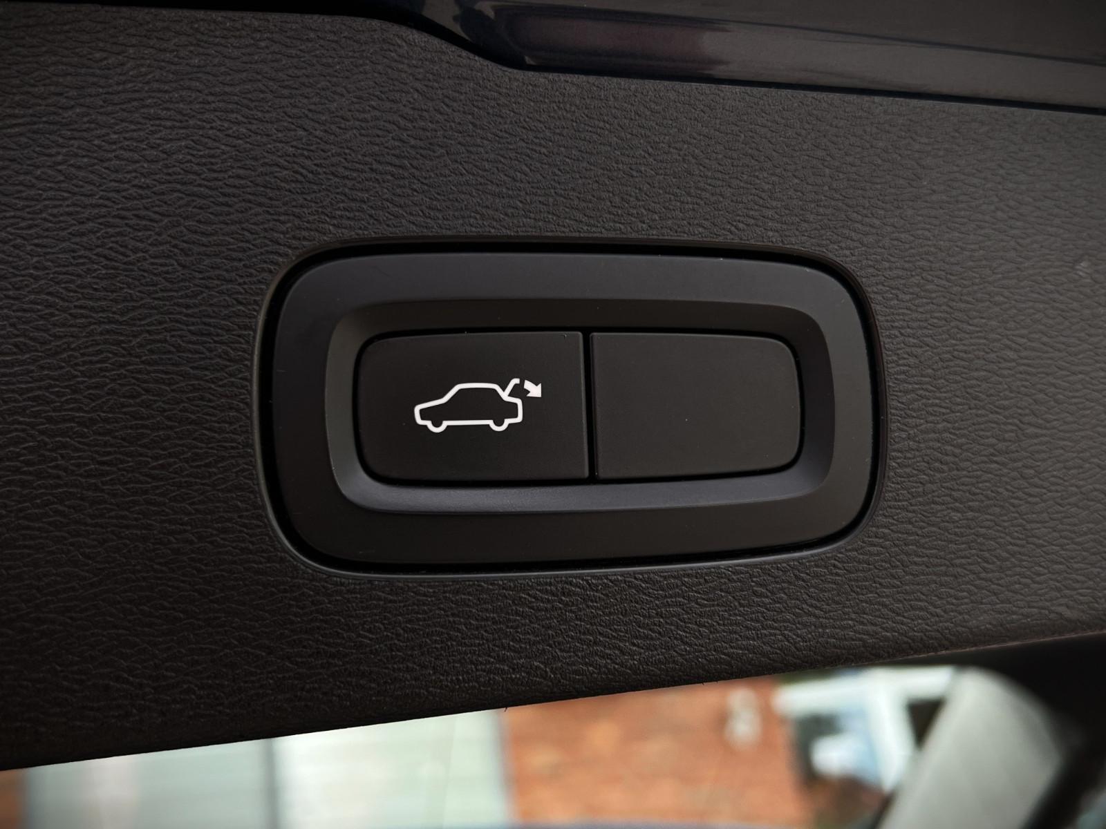 Volvo V60 Kombi Momentum Pro*AUTOMATIK*NAVI*LED*KAMERA