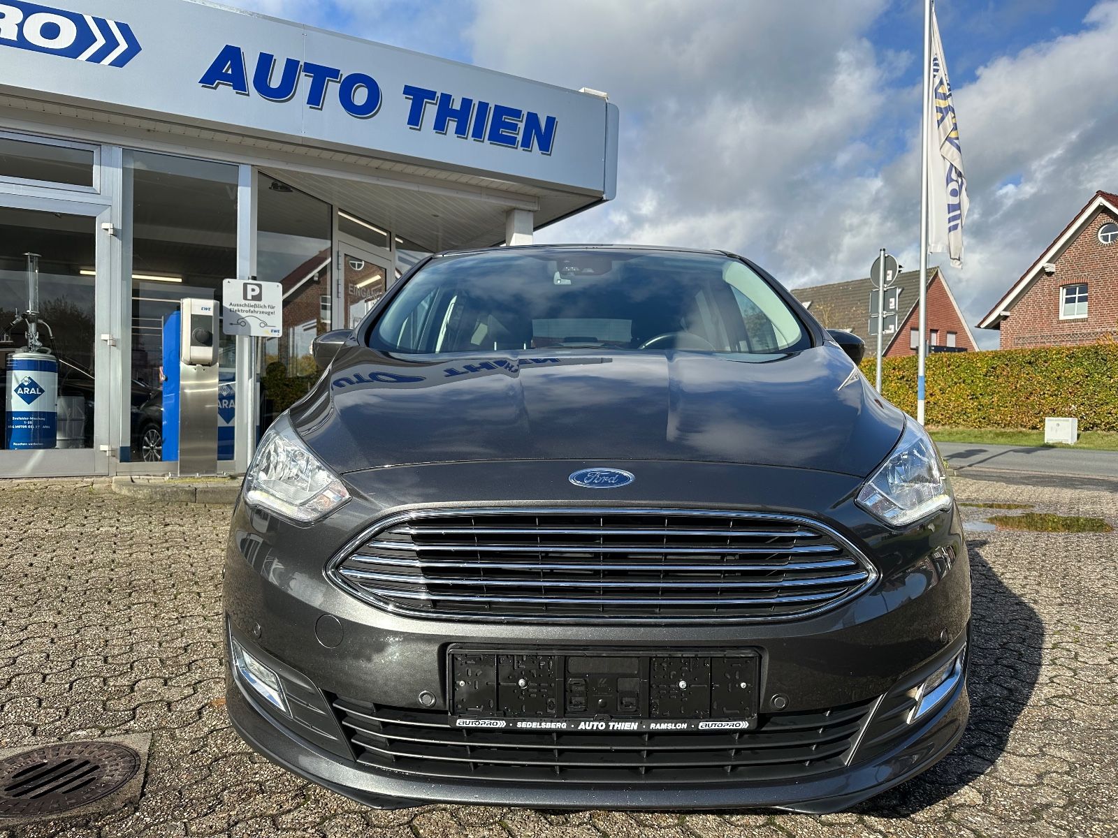 Fahrzeugabbildung Ford C-Max 1.0 EB Titanium Navi/SHZG/ParkPilot/GJR