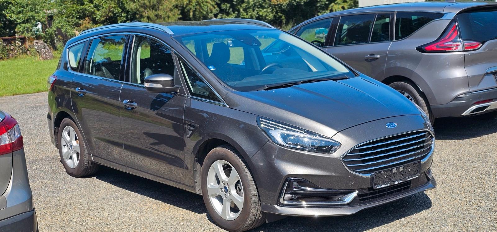Ford S-MAX Titanium KAM NAVI ACC LED AHK DAB*LEDER*