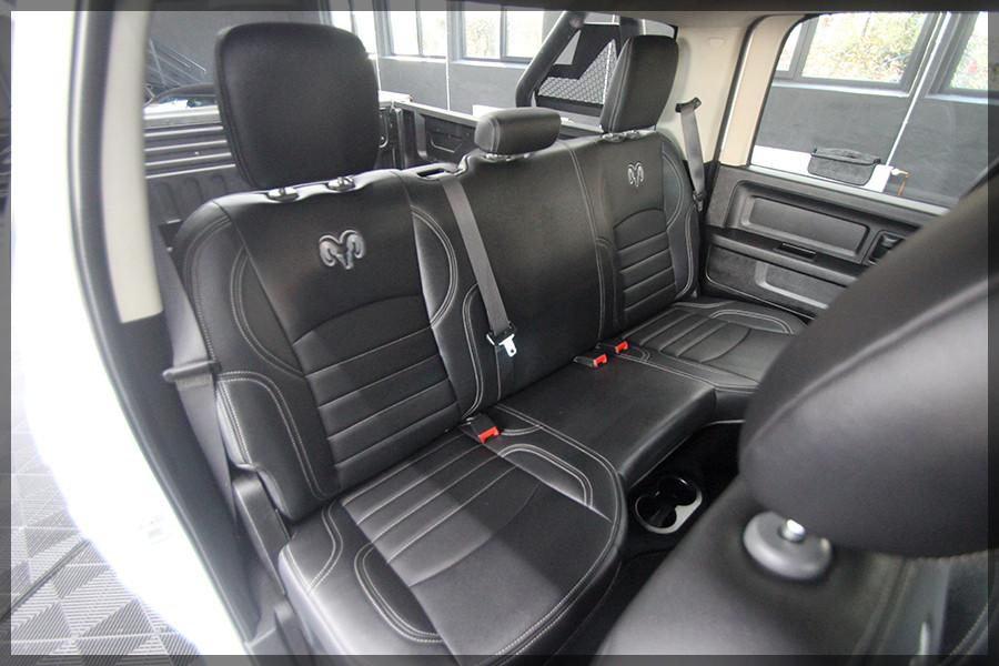 Dodge RAM 5.7 HEM CREW CAB CAM / LEDER / 6 SITZER