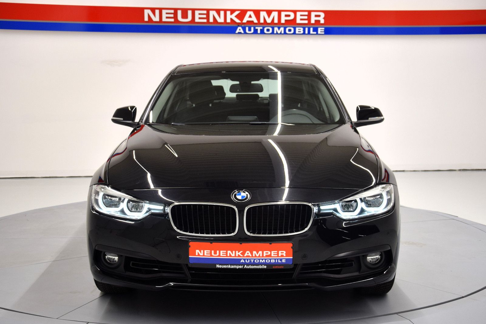 Fahrzeugabbildung BMW 318i Advantage Automatik Klima Alu PDC Navigatio