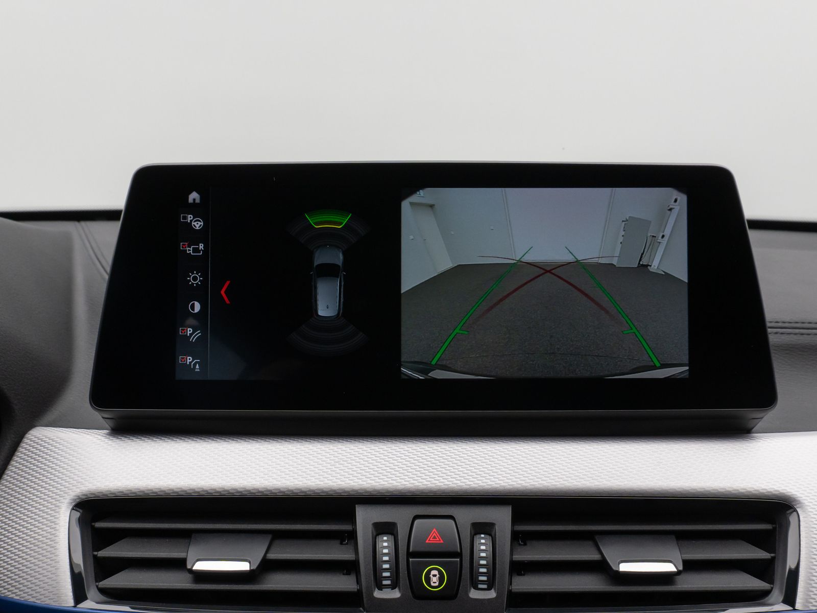 Fahrzeugabbildung BMW X1 xD25e M Sport Kamera HUD DAB HiFi Alarm 19Zol