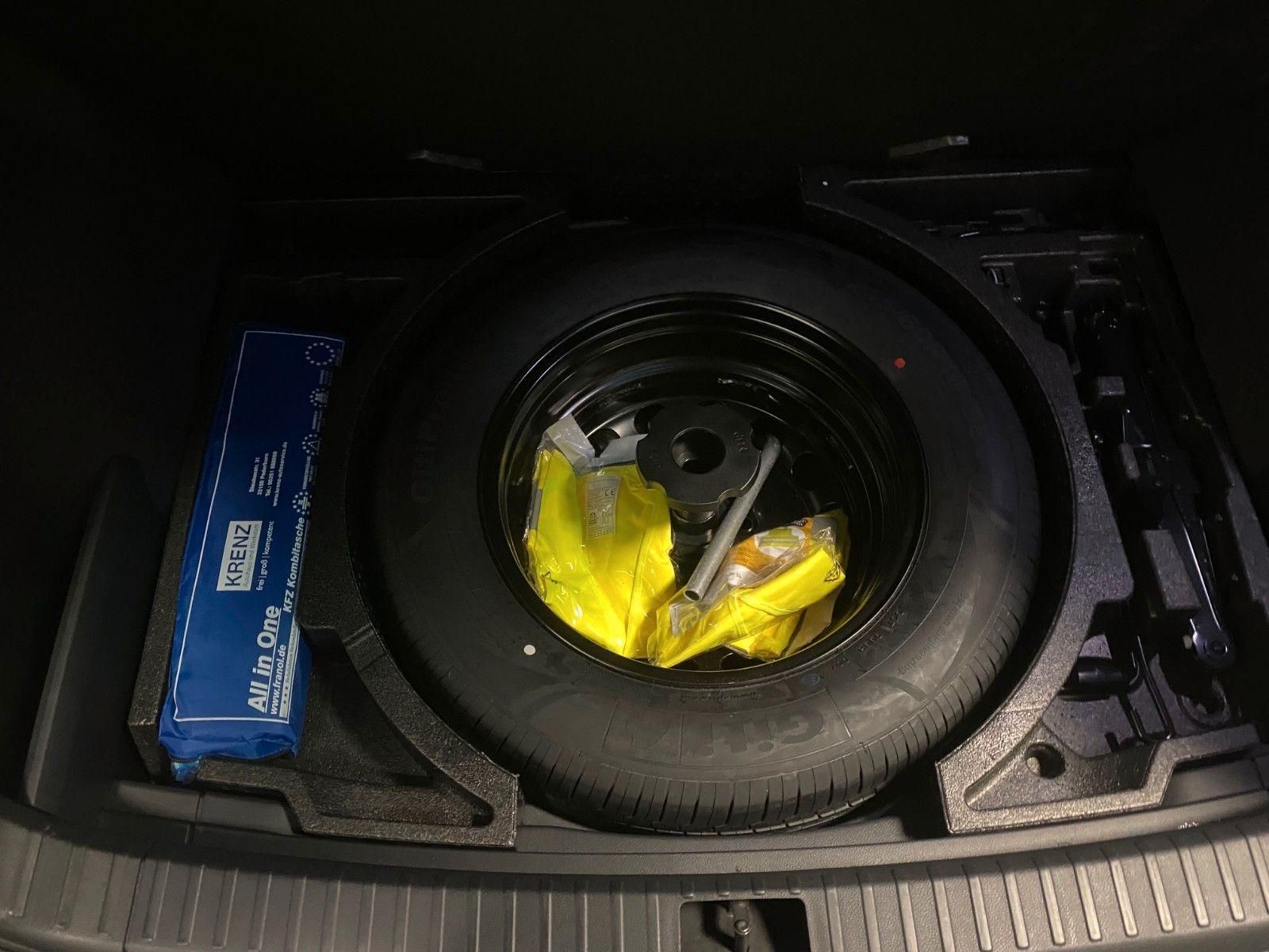 Fahrzeugabbildung SKODA Karoq 1.5 TSI DSG Sportline+NAVI+MATRIX+ACC+18"+
