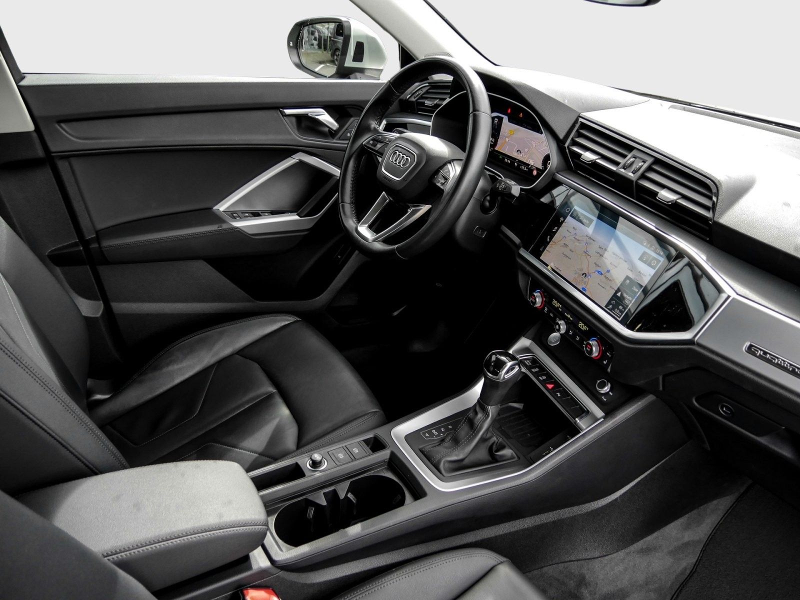 Audi Q3 Sportback 45 TFSI qu S tronic Nav+ LED AHK AC imagem 3