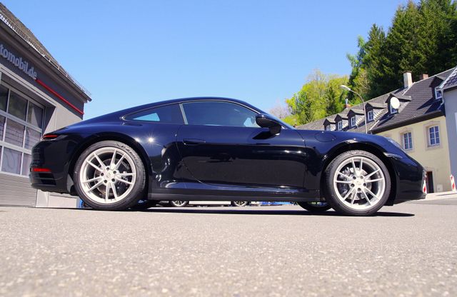 Porsche 992 Coupé*Schiebedach,Kamera,Sitzheizung,U-Frei*