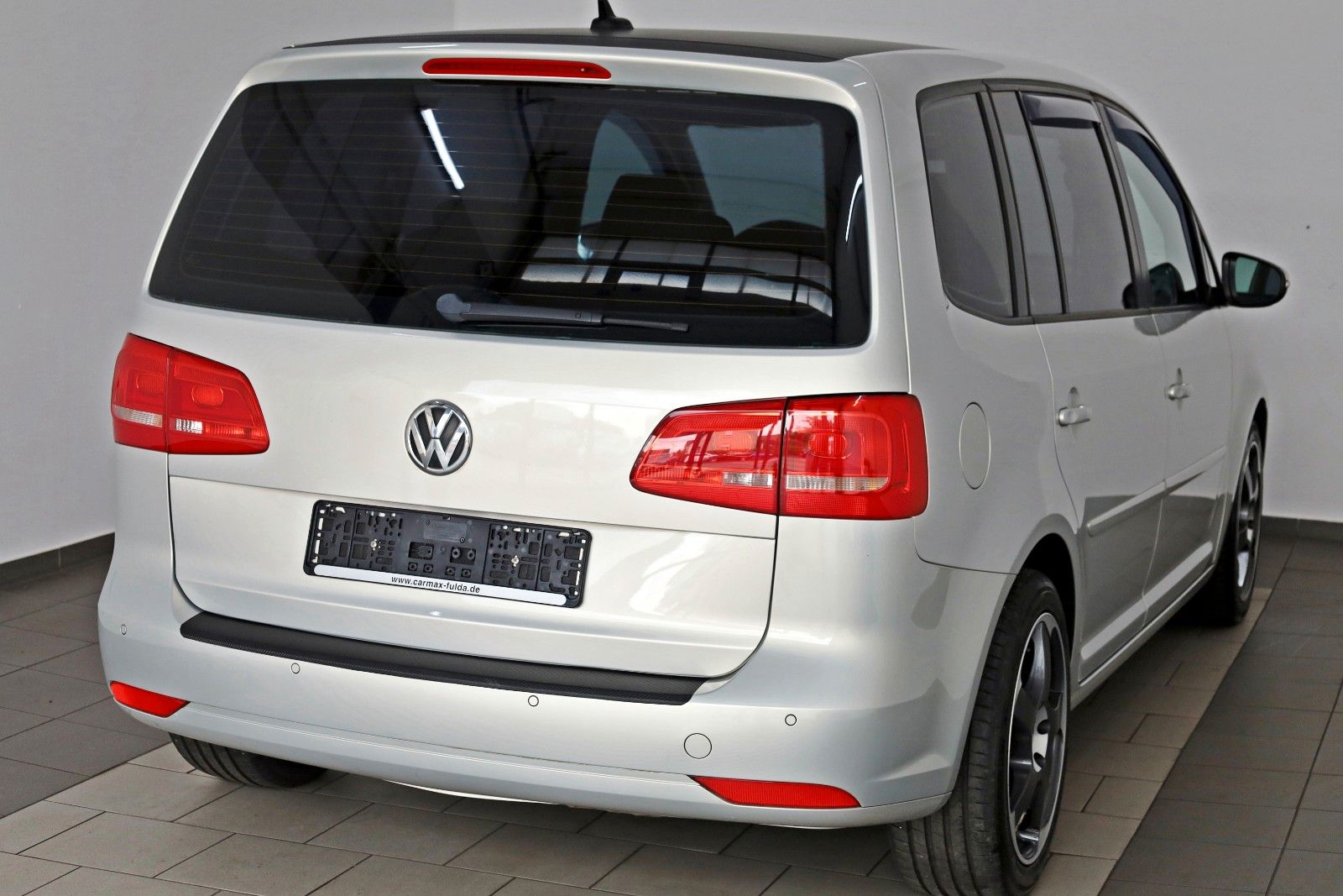 Fahrzeugabbildung Volkswagen Touran Trendline Navi,SH,PDC,8 fach bereift