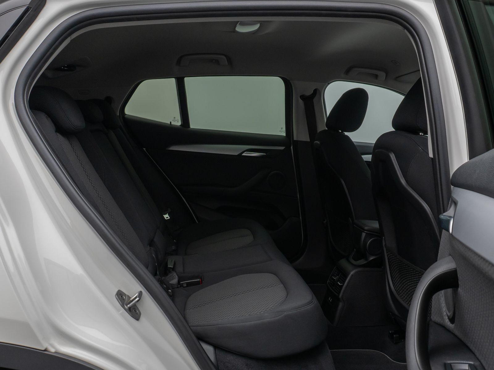 Fahrzeugabbildung BMW X2 xD25e Kamera HUD DAB HiFi Navi+Komfort Alarm