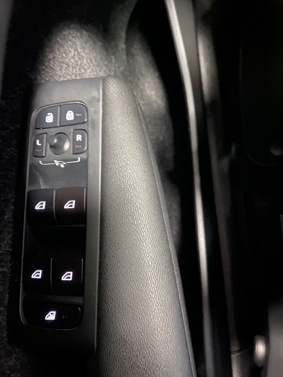 Fahrzeugabbildung Volvo XC40 KLIMA+RFK+PDC+NAVI+SITZHEIZ+4x4+AHK+ALU+LED