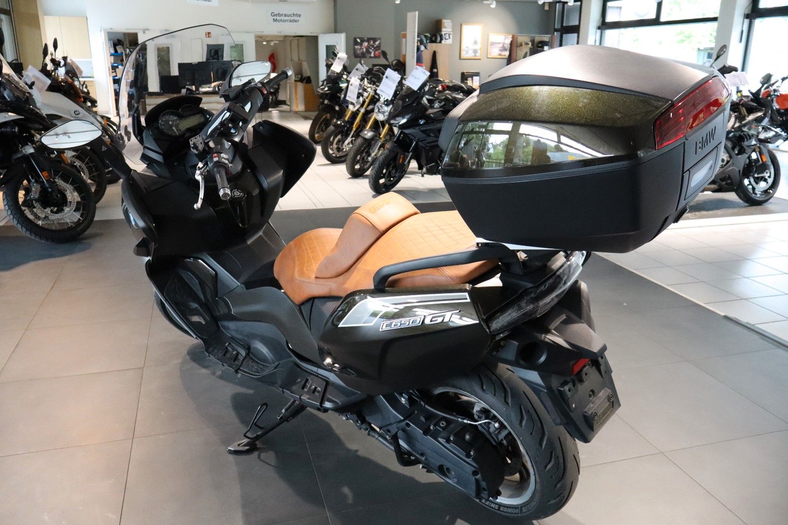 Fahrzeugabbildung BMW C650GT Option 719 mit Topcase