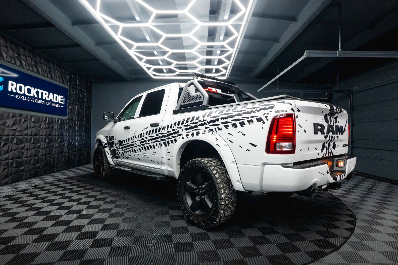 Fahrzeugabbildung Dodge RAM 5.7 V8 HEMI 4x4 OFFROAD Night-Paket *LED*AHK