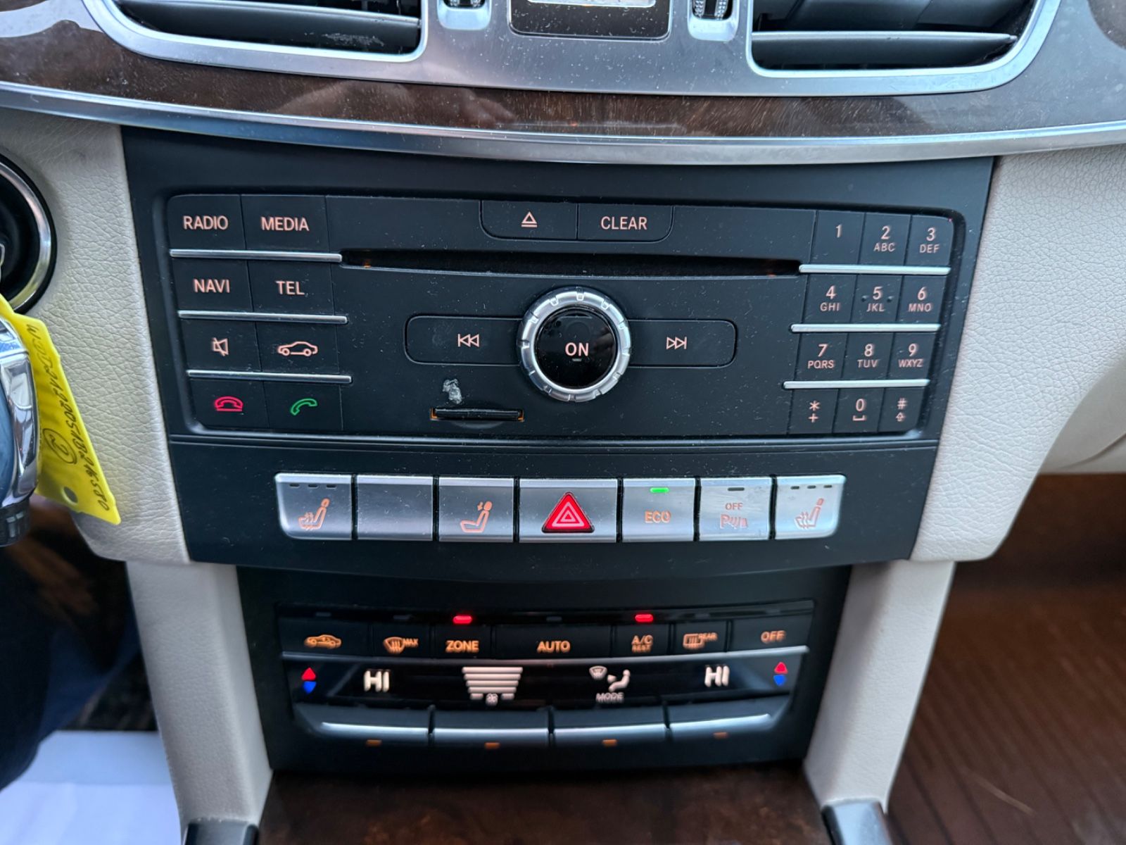 Fahrzeugabbildung Mercedes-Benz E 200 BlueTEC T AVANTGARDE 7 Sitzer