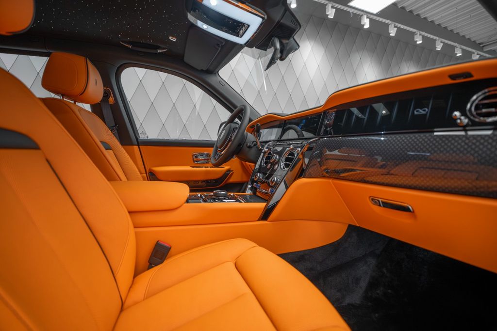 Cullinan BLACK BADGE 2026 BLACK/ORANGE 4 SEATS - Bild 14