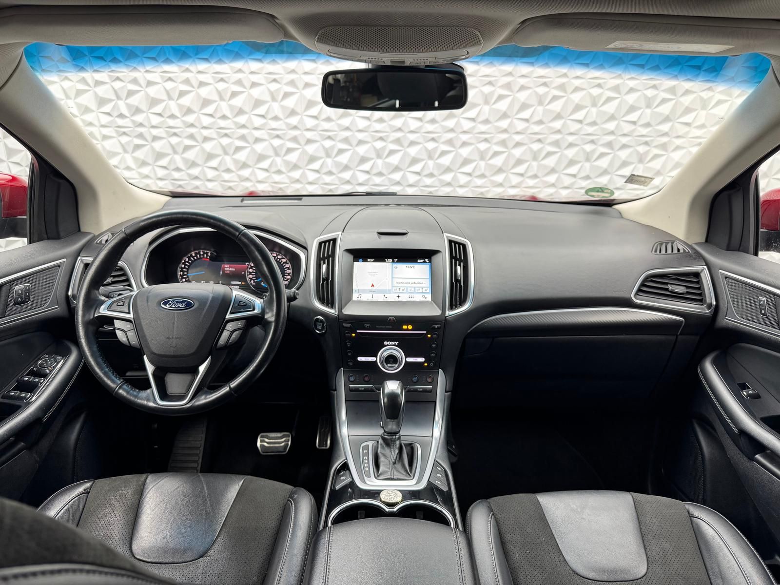 Fahrzeugabbildung Ford EDGE 2.0 TDCi ST-LINE 4x4/SONY/PANO/MEMORY/RCAM