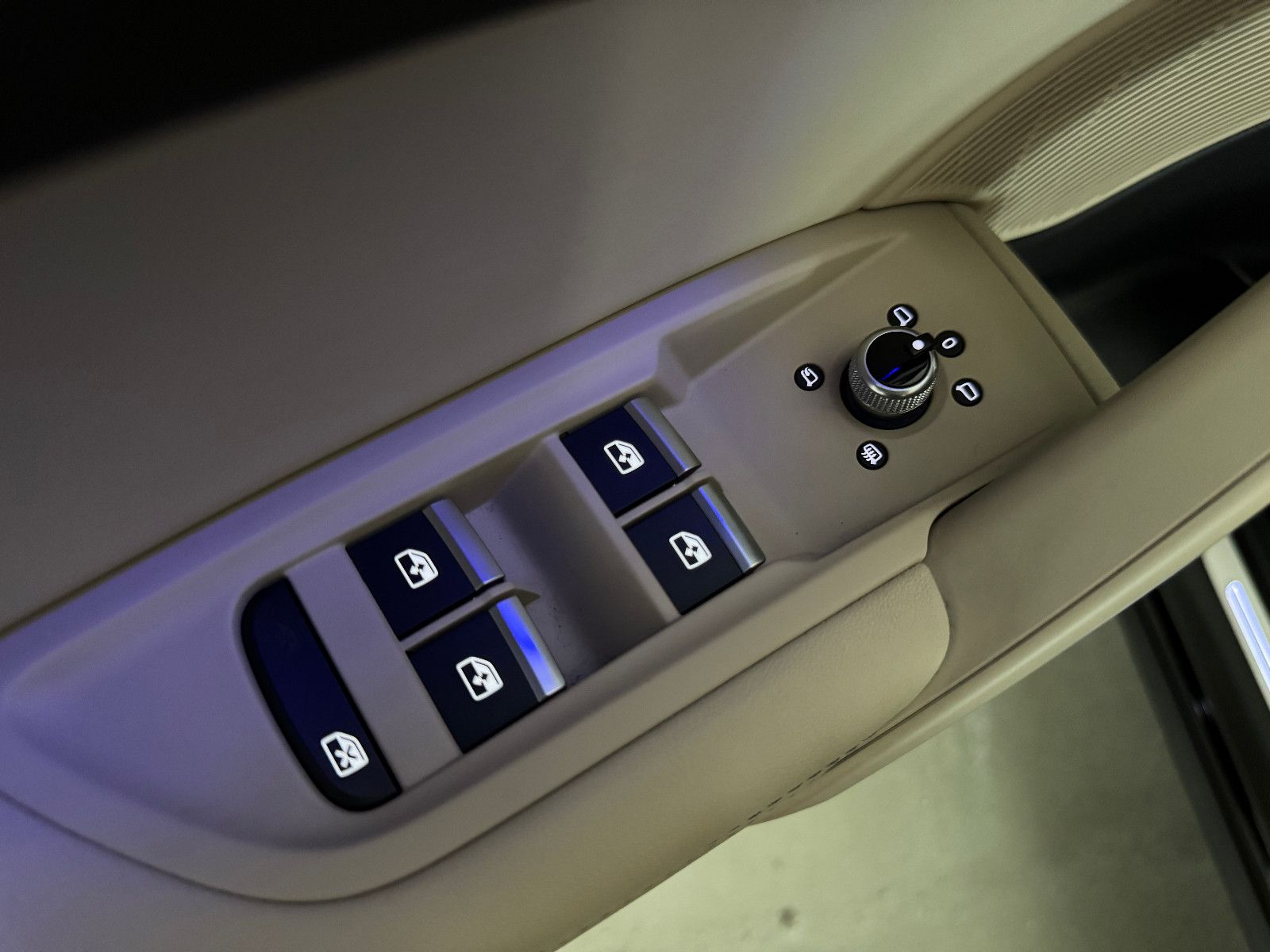 Fahrzeugabbildung Audi Q5 TDI 4X4 ADVANCED SPORT PANO MATRIX B&0 VOLL