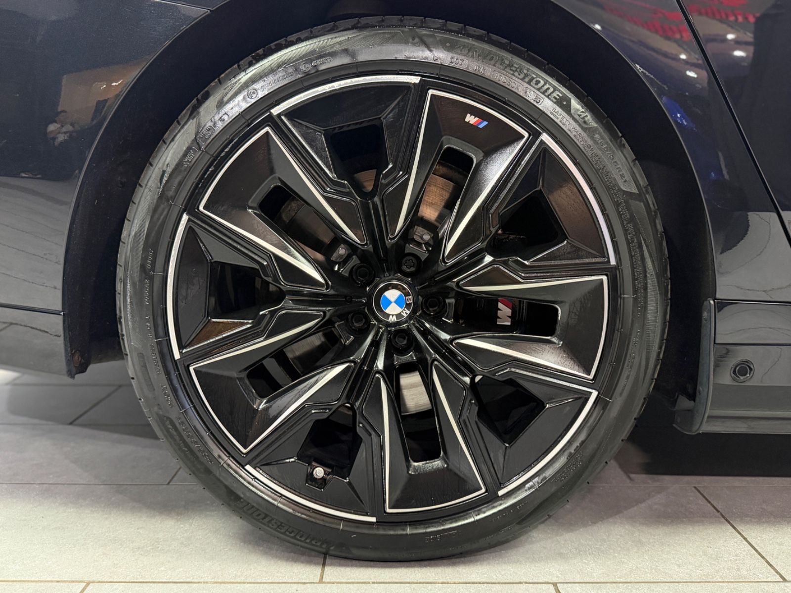 Fahrzeugabbildung BMW 750e xDrive M Sport Pro|TV|B&W|MASSAGE|SKY-LOUNG