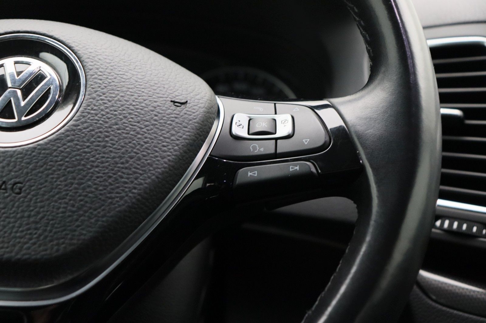 Fahrzeugabbildung Volkswagen Sharan 2.0 IQ.DRIVE ACC NAVI AHK R-Kamera