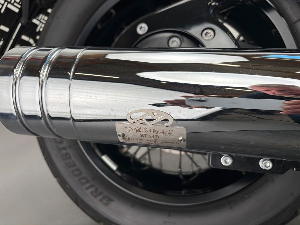 Fahrzeugabbildung BMW R18 *JEKILL&HYDE-AUSPUFF *BEACHBAR-LENKER