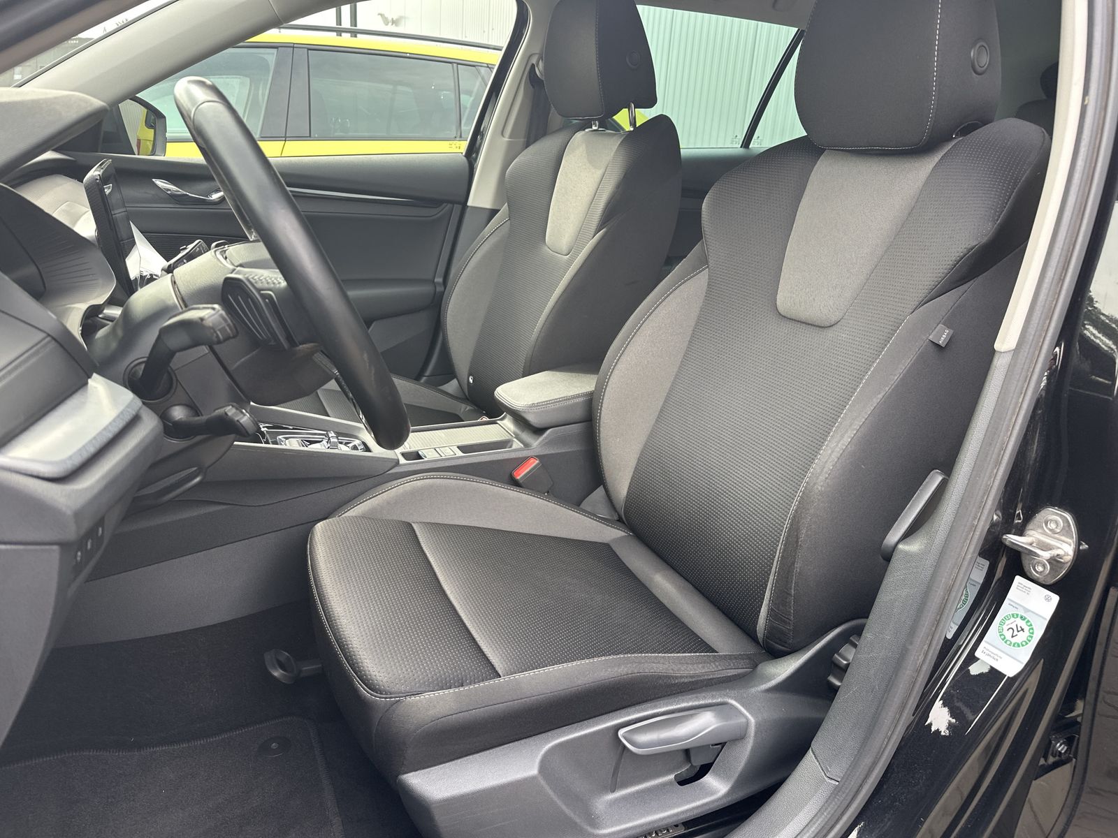 Fahrzeugabbildung SKODA Octavia Combi 4x4 Ambition NAV+LED+AHK+KESSY+ACC