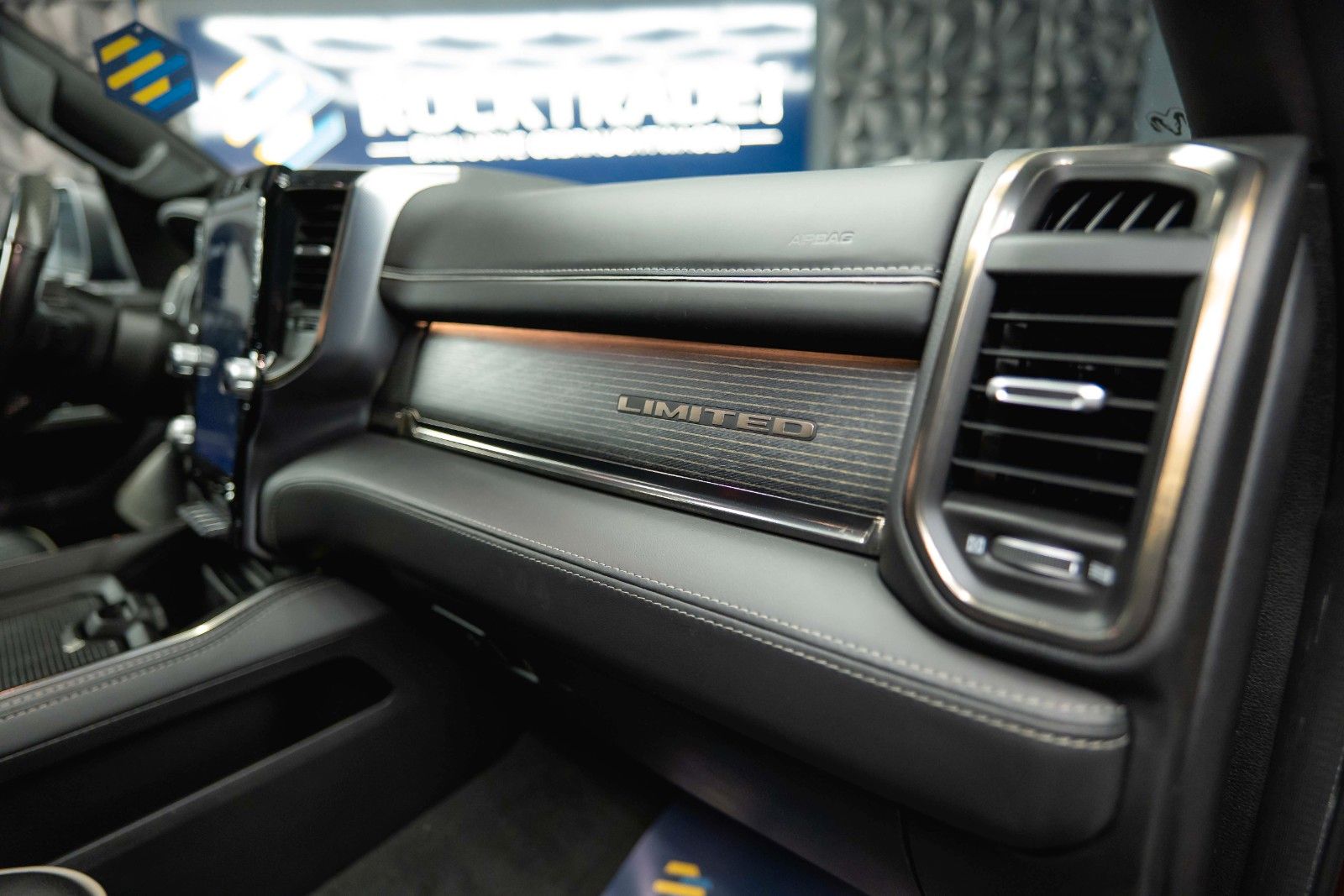 Fahrzeugabbildung Dodge RAM 5.7 V8 HEMI LIMITED Offroad FULL Options ACC