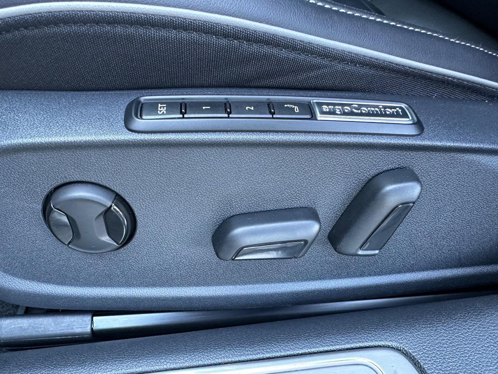 Fahrzeugabbildung Volkswagen Arteon R-Line NAV+LED+ACC+360°-KAM+AHK+DCC+20ZO