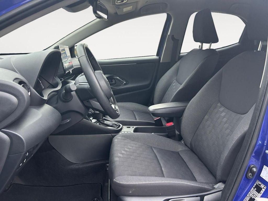 Fahrzeugabbildung Toyota Yaris Hybrid 116 1.5 VVT-i Team Deutschland