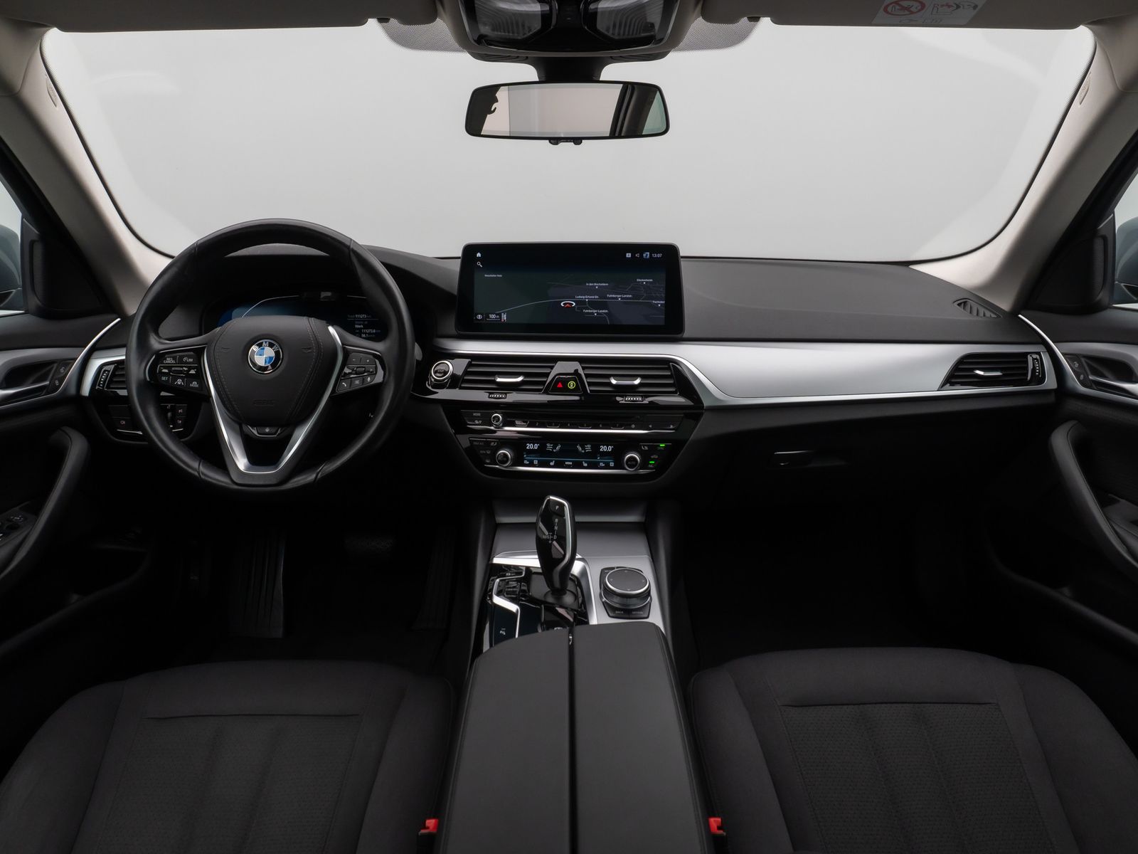 Fahrzeugabbildung BMW 520d xD Panorama Kamera DAB HiFi ACC 4xKlima