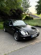 Mercedes-Benz W211 E 240 Elegance Benzin 177Ps TÜV Abgelaufen  - schwarze Mercedes-Benz E 240