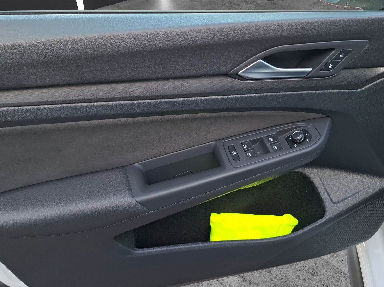 Fahrzeugabbildung Volkswagen Golf VIII GTI DSG Matrix AHK Navi Pano AID ACC R