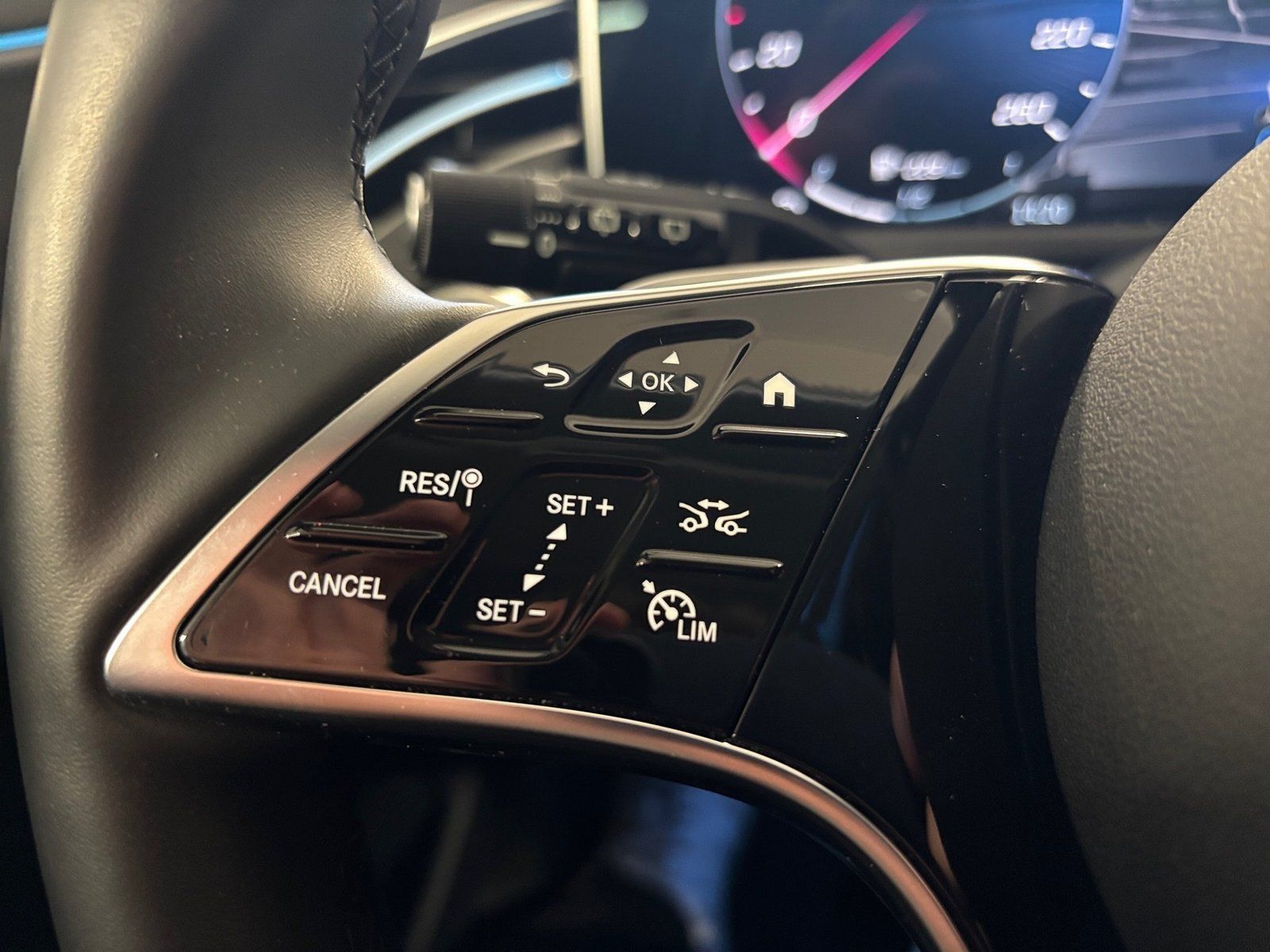 Fahrzeugabbildung Mercedes-Benz E 200 T Avantgarde*AHK*Distro*Totwin*Kamera*LED*