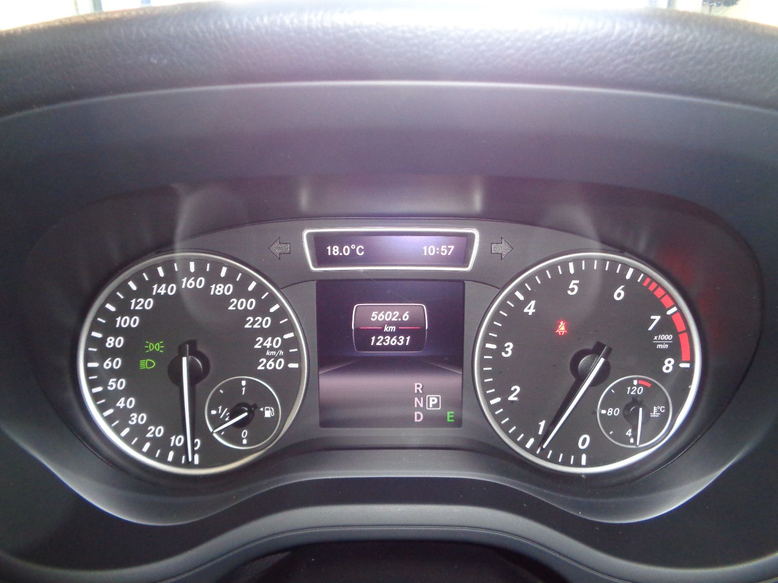 Fahrzeugabbildung Mercedes-Benz B 200 / NAVI / PDC / AUTOMATIK / GARANTIE