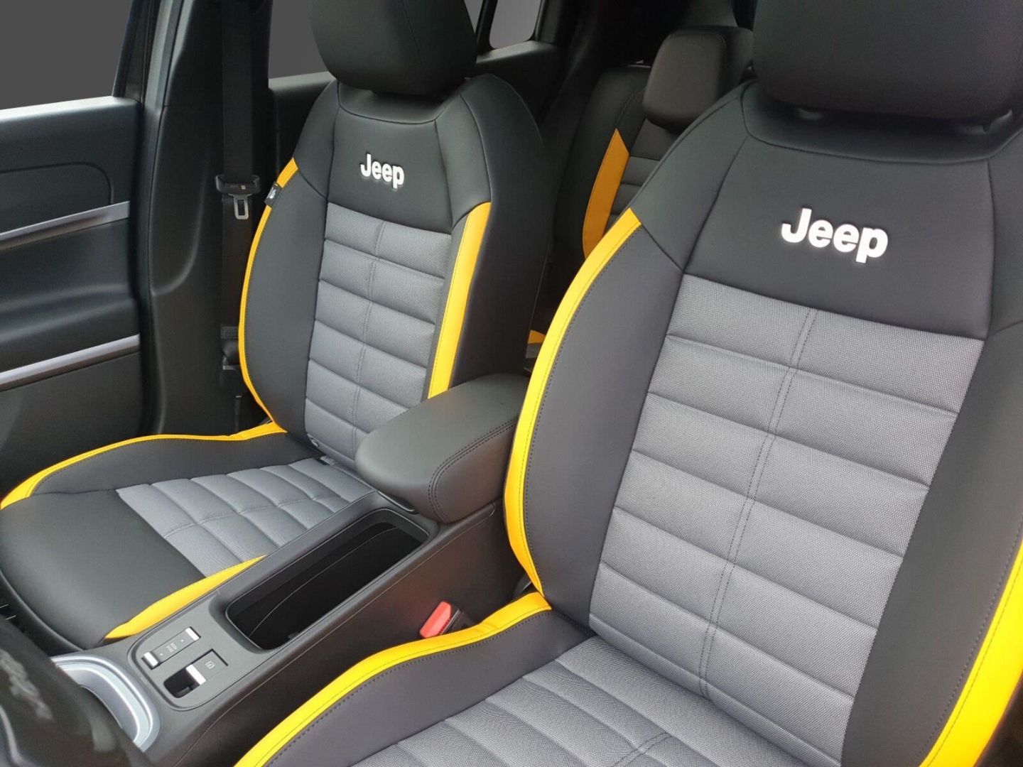 Fahrzeugabbildung Jeep Avenger The North Face 4xe -sofort-Panoramadach-