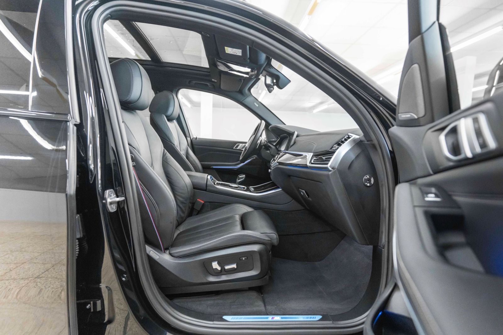 Fahrzeugabbildung BMW X5 xDrive40i M-Sportpaket HUD 360° H&K LED PDC