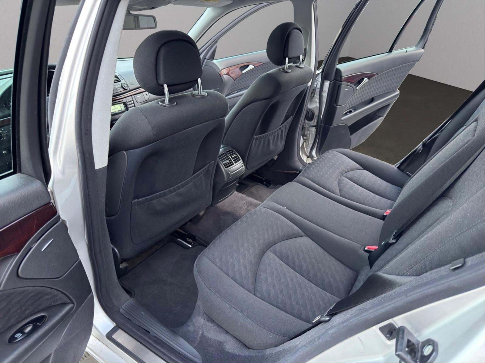 Mercedes-Benz E200 2005 — photo 14