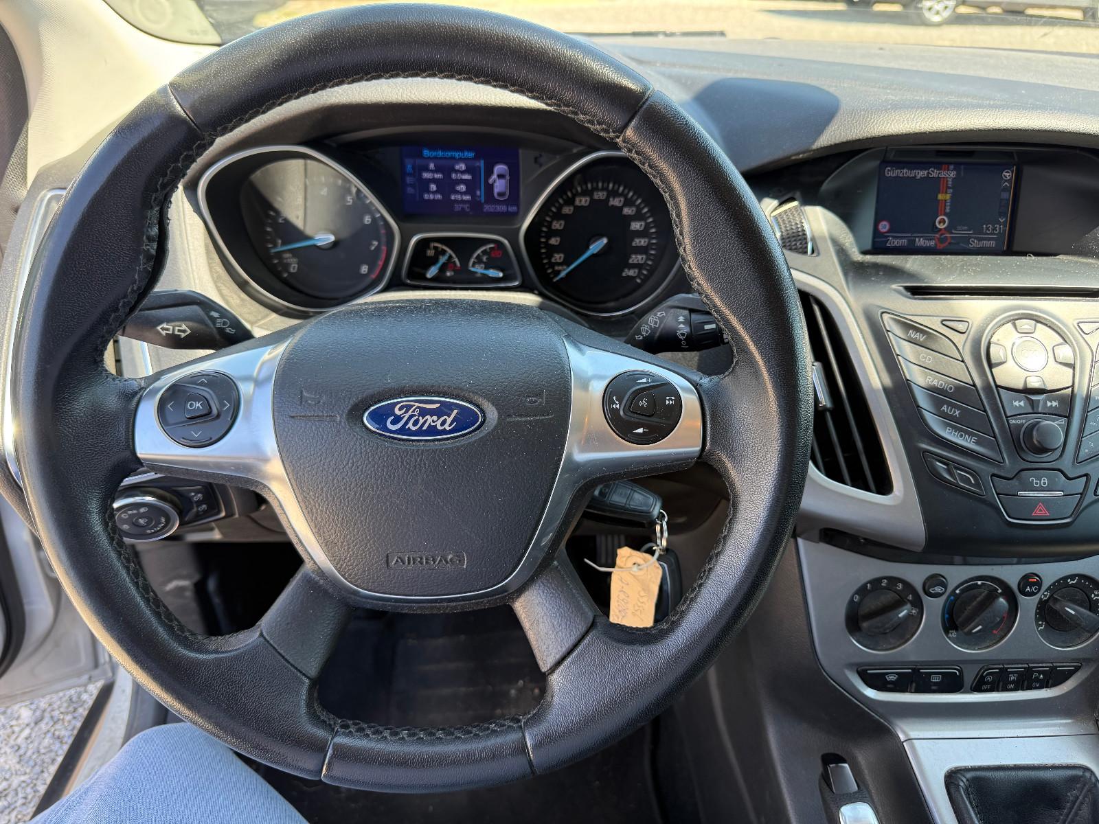 Ford Focus 2013 — photo 10