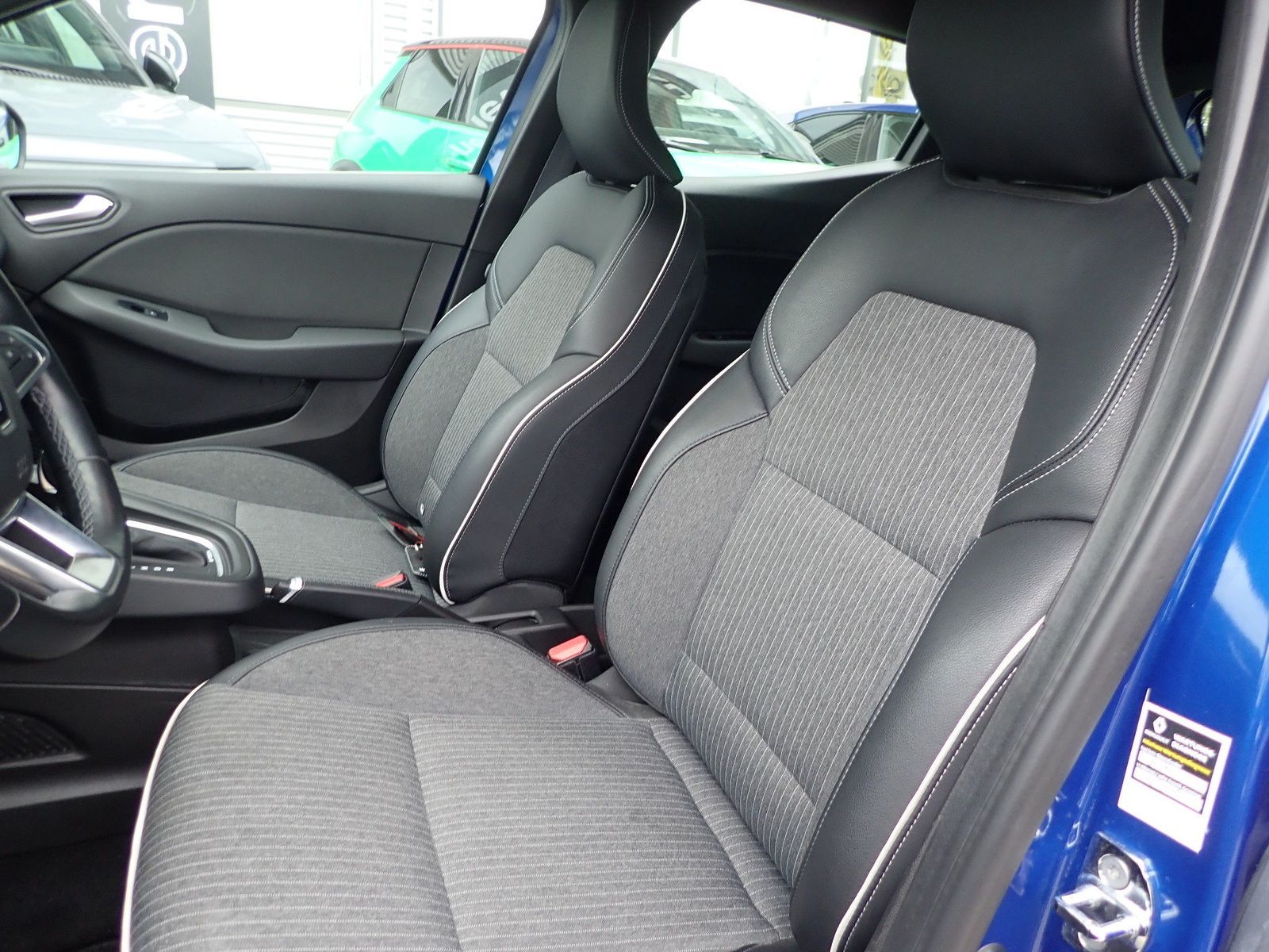 Fahrzeugabbildung Renault Clio Intens E-Tech 140