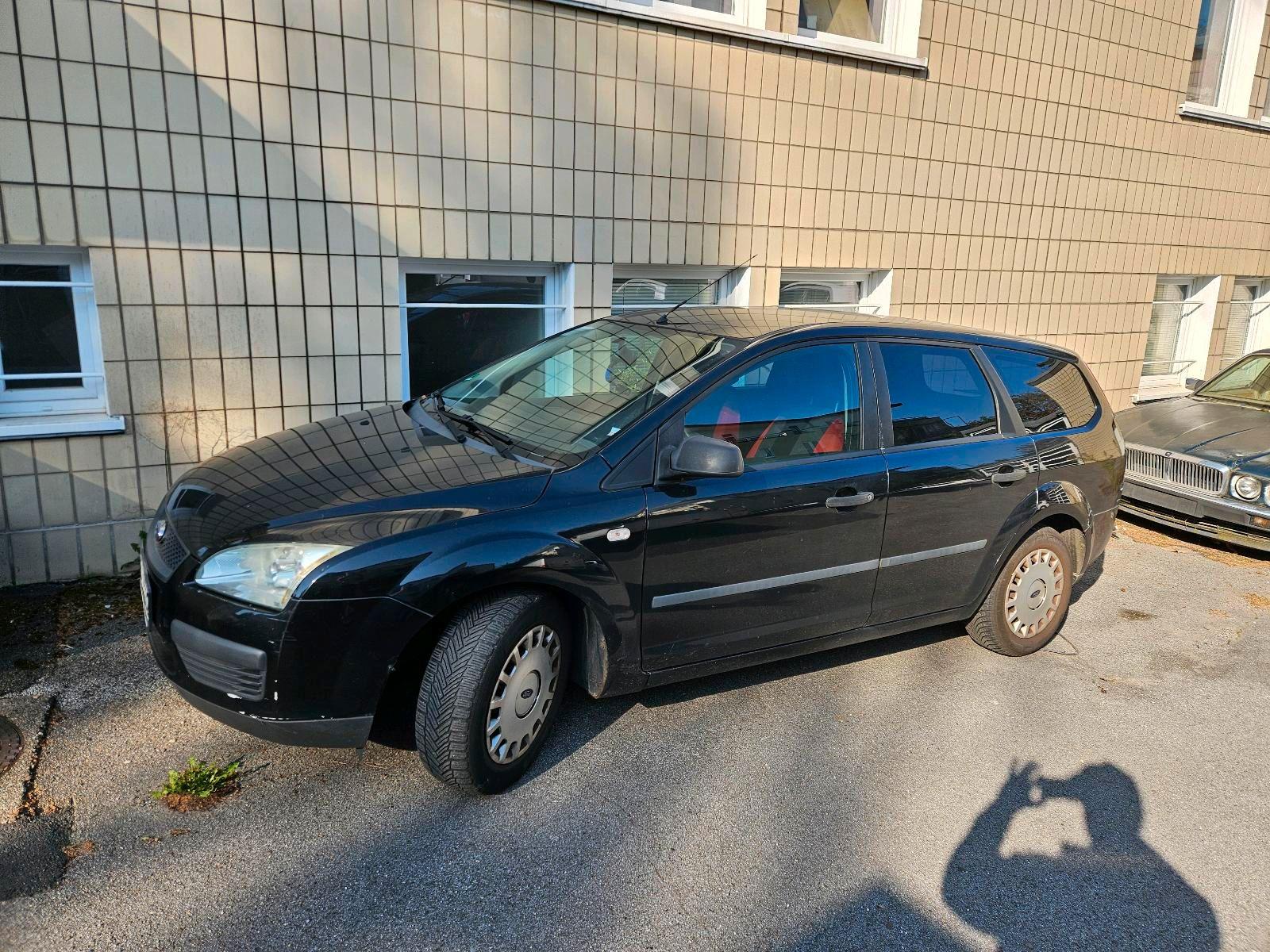Ford Focus 2005 — rear view