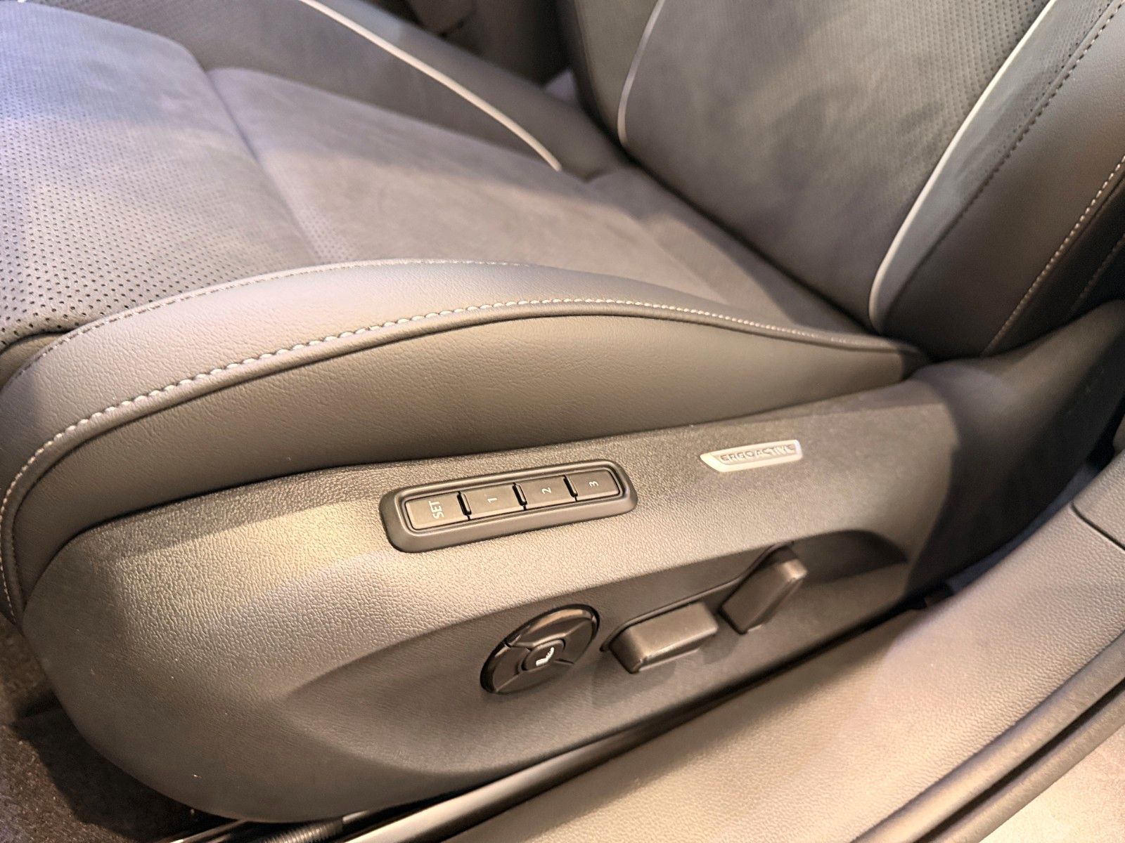 Volkswagen Passat Variant - Bild 15