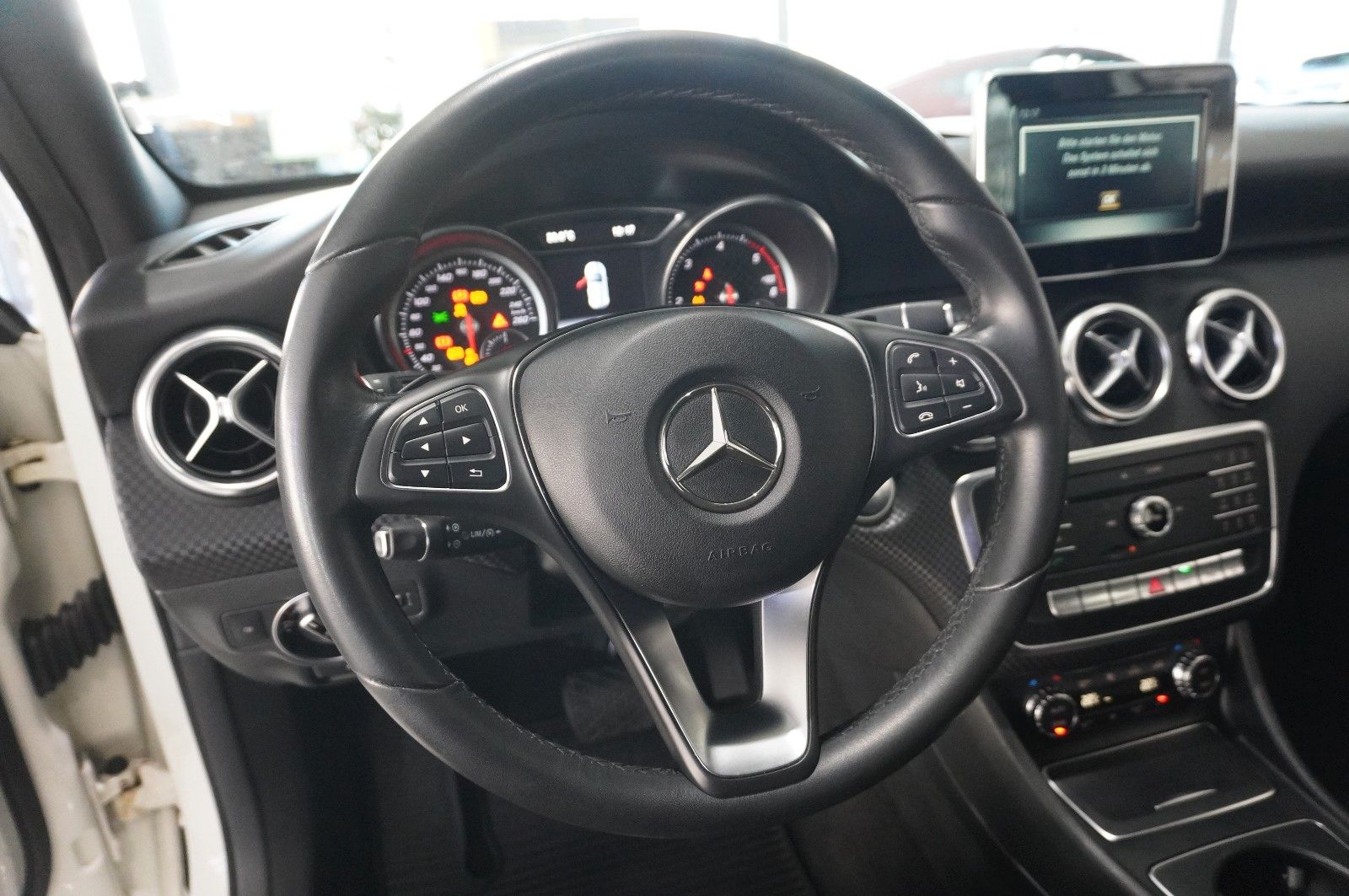 Fahrzeugabbildung Mercedes-Benz A 180 CDI URBAN KLIMA/SHZ/PDC/TEMP./SPORT/AHK