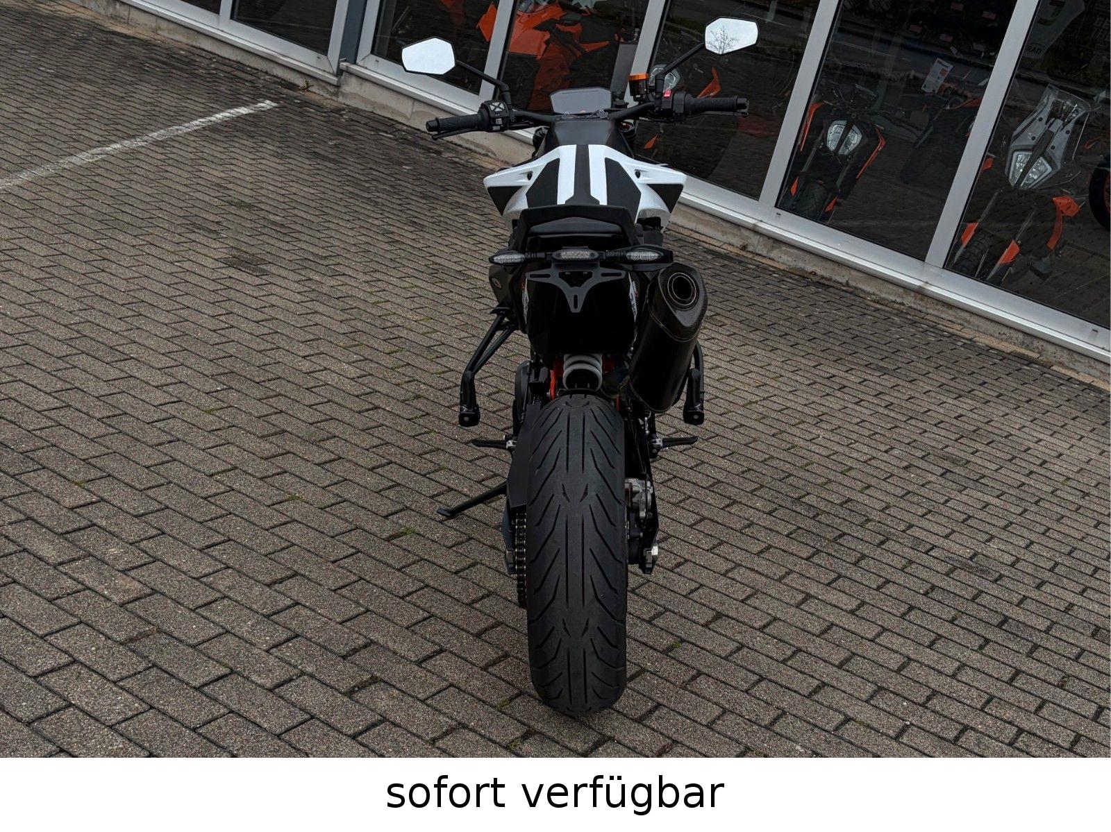 KTM 890 Duke R inklusive Zubehör