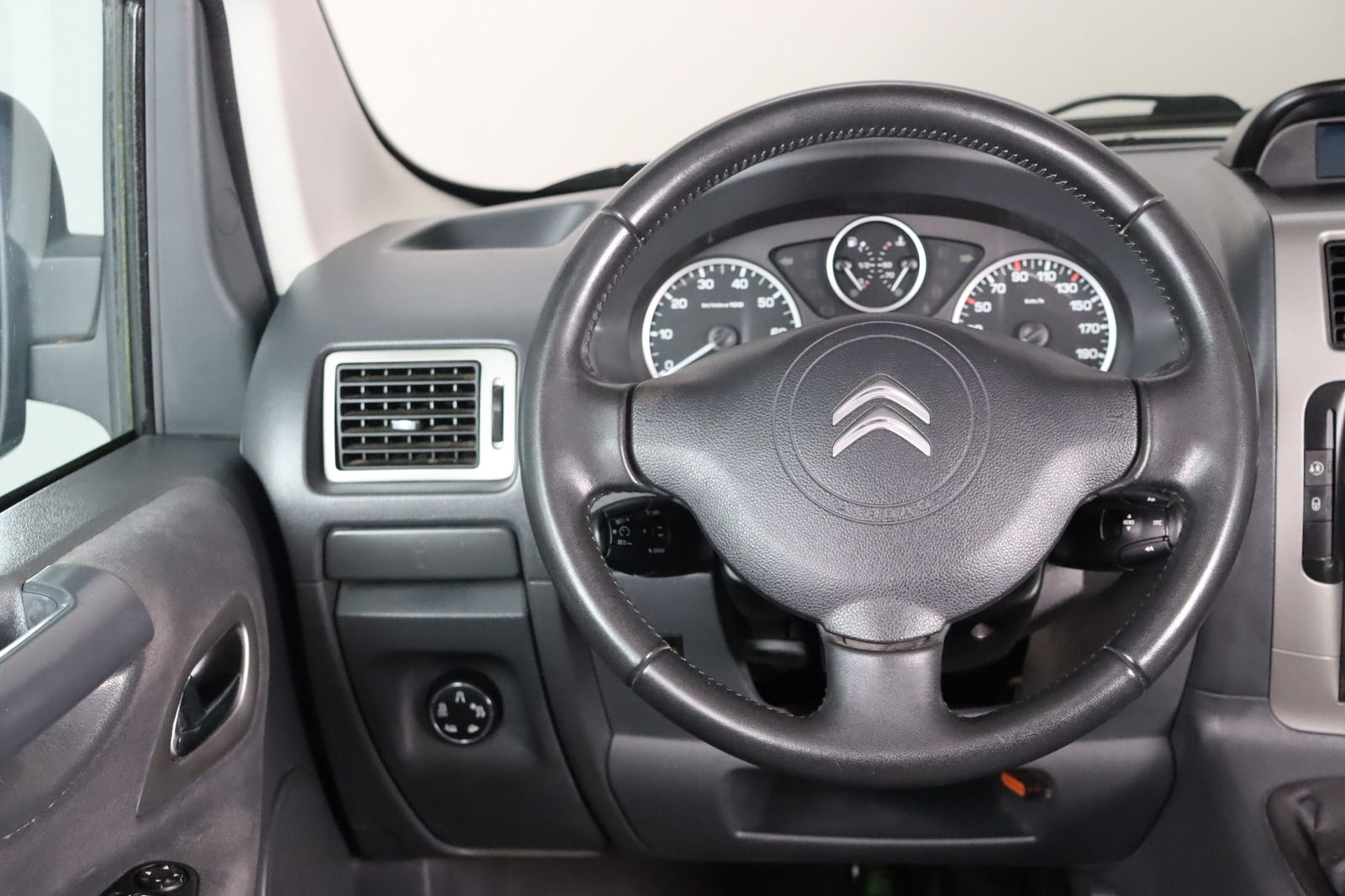 Fahrzeugabbildung Citroën Jumpy L2 2.0 HDI 125 FAP Exclusive 8-Sitzer