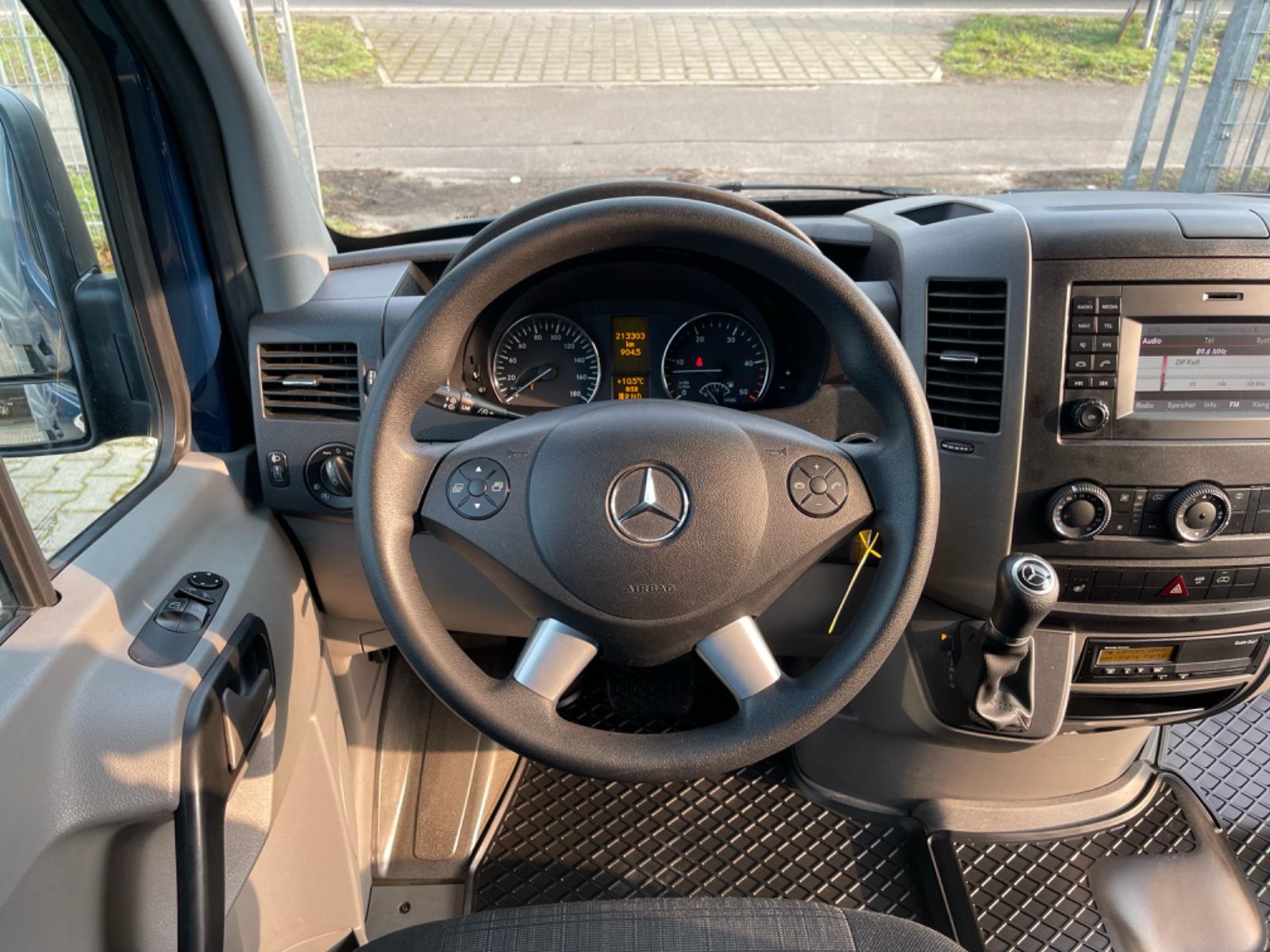 Fahrzeugabbildung Mercedes-Benz Sprinter 319 CDI L2H2*StHz*Tempom*inkl.Anhänger*