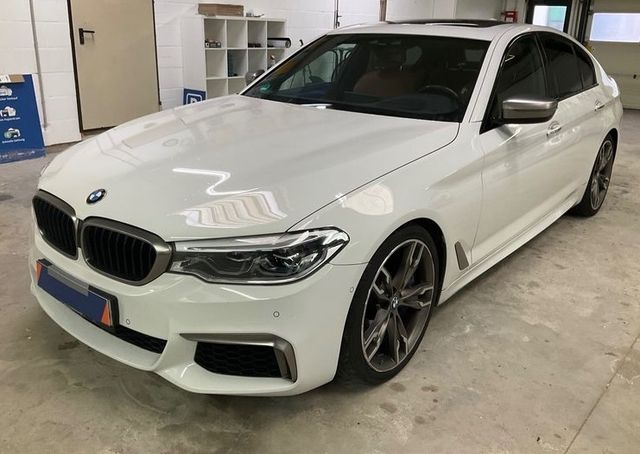 BMW M550i 4x4 S.DACH-KAMERA-AMBIENTE-2HAND-SHZ-