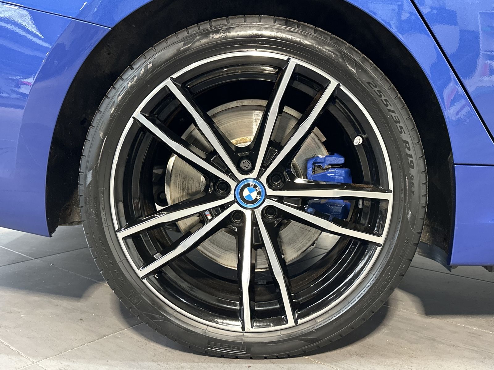 Fahrzeugabbildung BMW 330e Touring M-Sport NAV+LED+AHK+HEAD-UP+PANO+PP
